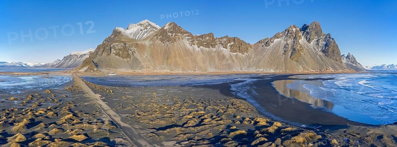 Vestrahorn, Vesturhorn, scree mountain made of gabbro and granophyre rocks, part of the Klifatindur mountain range at Stokksnes in winter, Iceland, Europe