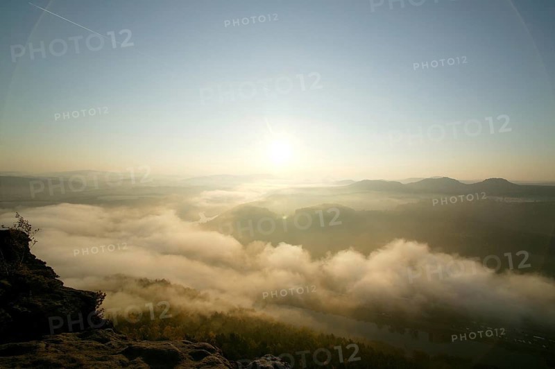The Lilienstein is one of the most striking mountains in Saxon Switzerland in Saxony. The Lilienstein is the only table mountain on the right bank of the Elbe and is the symbol of the Saxon Switzerland National Park