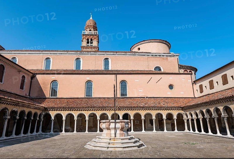 Courtyard with cloister, church Chiesa di San Michele in Isola, cemetery island of San Michele, Venice, Italy, Europe