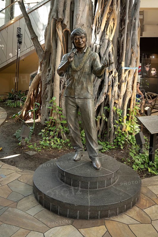 Don Ho Statue, Waikiki Beach, Honolulu, Oahu, Hawaii, USA, North America