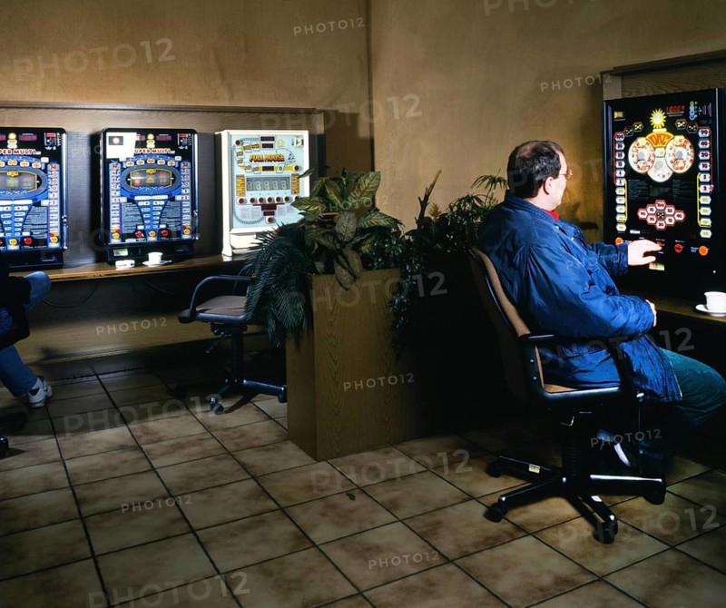 Gambling in an arcade, here on 20.7.1992 in Iserlohn, can become an addiction, Germany, Europe
