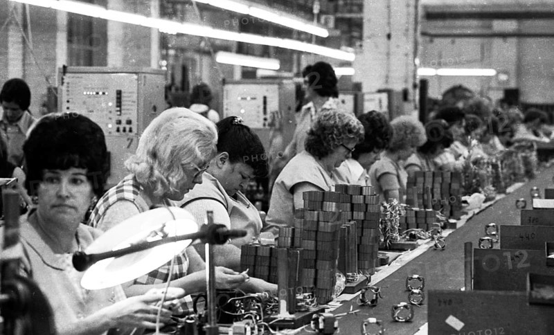 Women's jobs at the appliance manufacturer Krups on 24.06.1975 in Bottrop, Germany, Europe