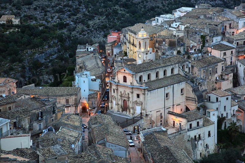 City of Ragusa, view of the houses and the church Anime del Purgatorio, Chiesa della Anime Sante del Purgatorio in the late baroque district of Ragusa Ibla, Unesco World Heritage Site, Sicily, Italy, Europe