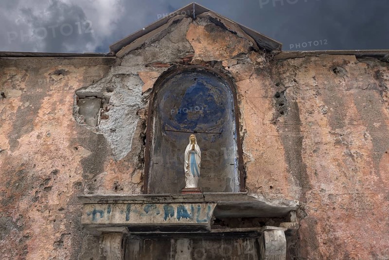 Figure of the Virgin Mary in a niche in a wall of an empty temple, 15th century, historic centre, Genoa, Italy, Europe