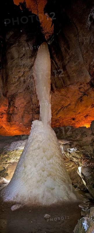 Ice column in the Gautschgrotte, after many years you can now once again admire the over 18m high ice column in the Gautschgrotte near Hohnstein in Saxon Switzerland