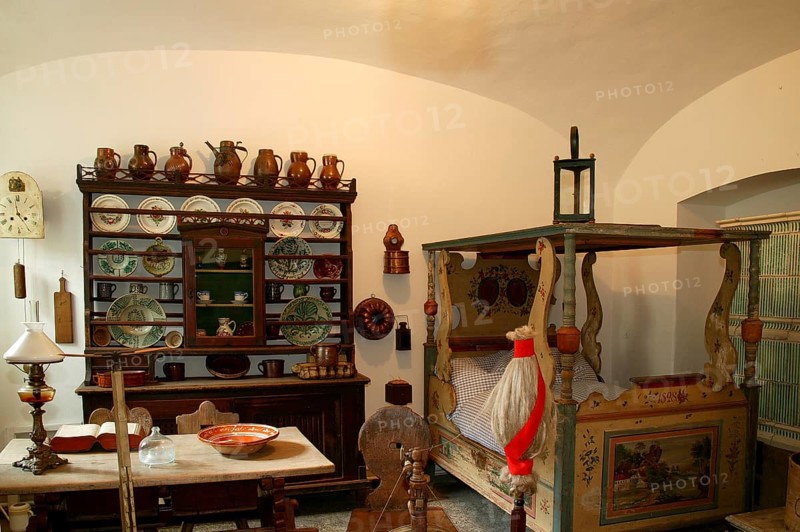 The mission of the German Damask and Terry Museum is to preserve the special textile traditions of Großschönau, as damask was first woven here in Germany in 1666 and the German terry towelling industry began here in 1856. The technical development can be traced here on almost 30 functioning textile machines