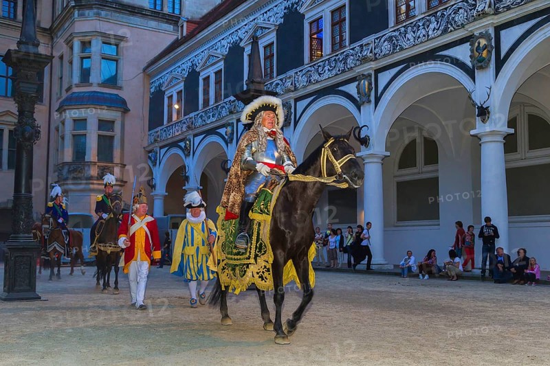 The lively princely procession as guests in the stable yard of the Residence Palace, here August the Strong on horseback. Numerous museums in Dresden open their doors, present their collections and surprise visitors with special events, culinary delights and music