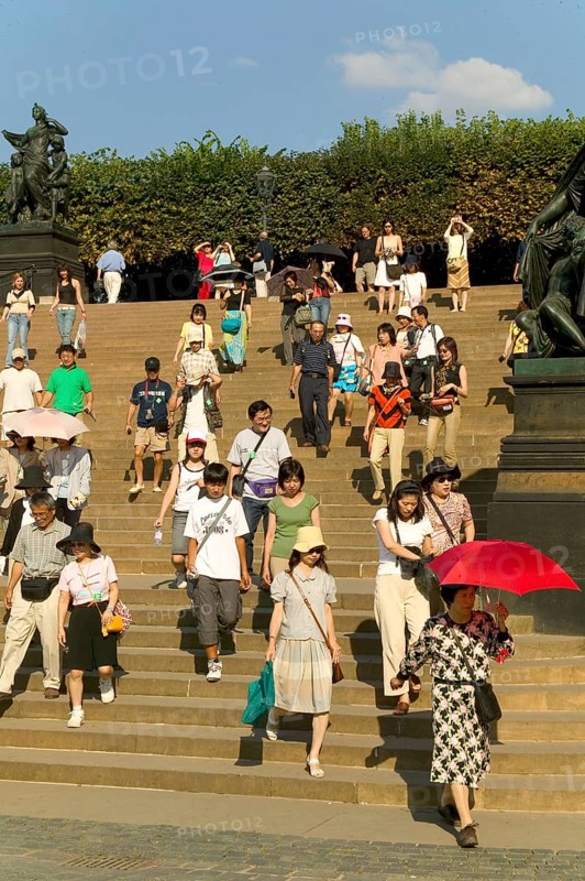 Brühl's Terrace, tourists on the steps