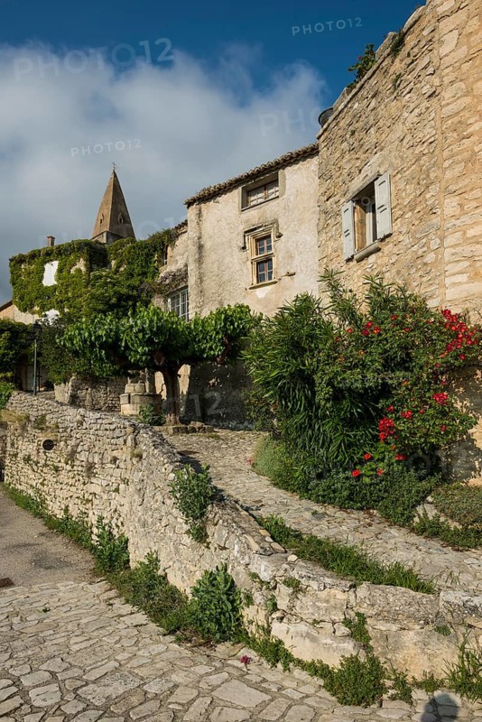 Medieval mountain village, Crestet, Vaucluse department, Provence, Provence-Alpes-Côte dAzur, France, Europe