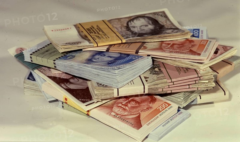 DEU, Germany: The historical slides from the times 80-90s events and people from politics, culture, working life, medicine etc. Iserlohn. DM money much. 80s