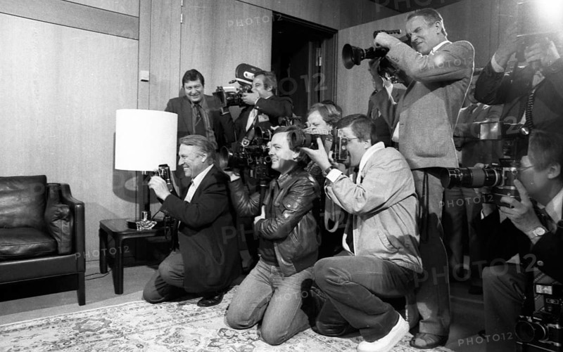 Federal Chancellor Helmut Schmidt received the SED politician Guenter Mittag in the Federal Chancellery on 17.04.1980 in Bonn, Reporter vornl. Josef (Jupp) Darchinger, Germany, Europe