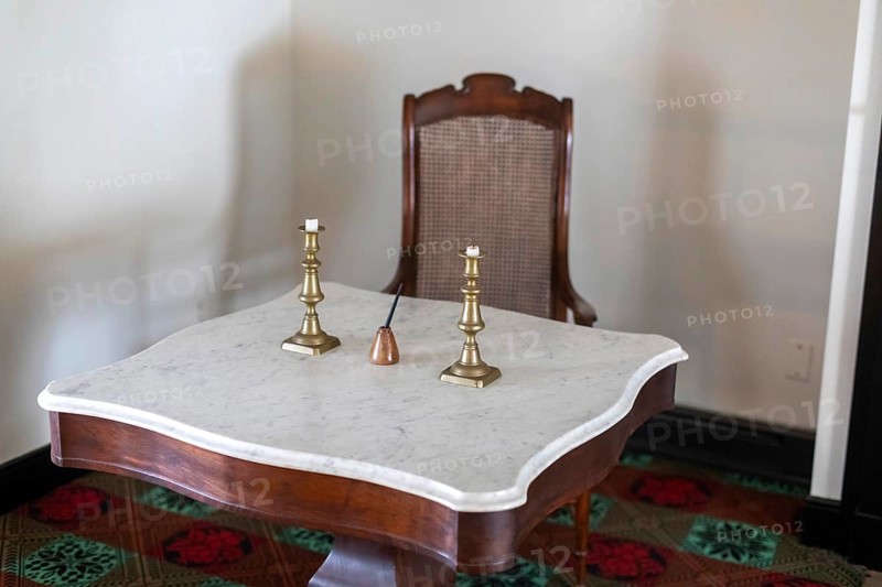 Appomattox, Virginia, Appomattox Court House National Historical Park, site of General Robert E. Lee's surrender to General Ulysses S. Grant in 1865 to end the American Civil War. The parlor of the McLean House, where Lee signed surrender documents on April 9, 1865