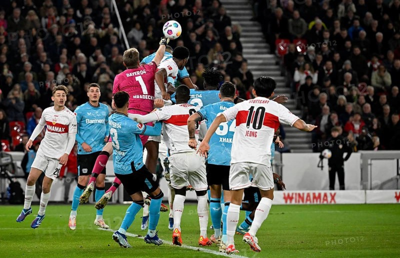 Penalty area scene, Goal area scene Goalkeeper Lukas Hradecky Bayer 04 Leverkusen (01) Fist defence, MHPArena, MHP Arena Stuttgart, Baden-Württemberg, Germany, Europe