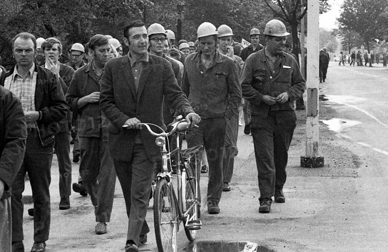 Workers and employees of Chemische Werke Huels (CWH), here in Marl on 30 June 1971, went on a spontaneous strike demanding an 11% wage increase, Germany, Europe