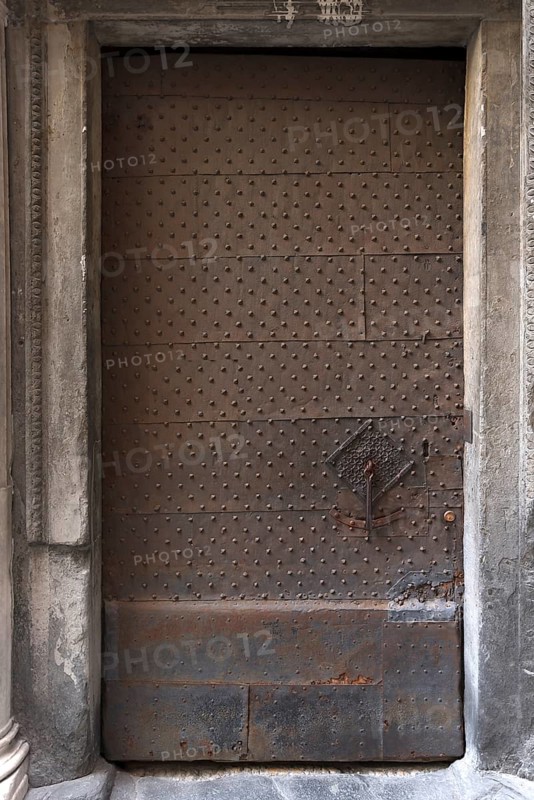 Iron door with door knocker at Palazzo Pinelli Parodi in the historic centre, Piazza Pinelli no. 2, Genoa, Italy, Europe