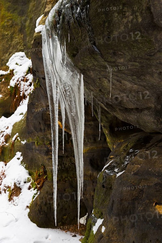 Icicles in the labyrinth on the Nikolsdorf walls