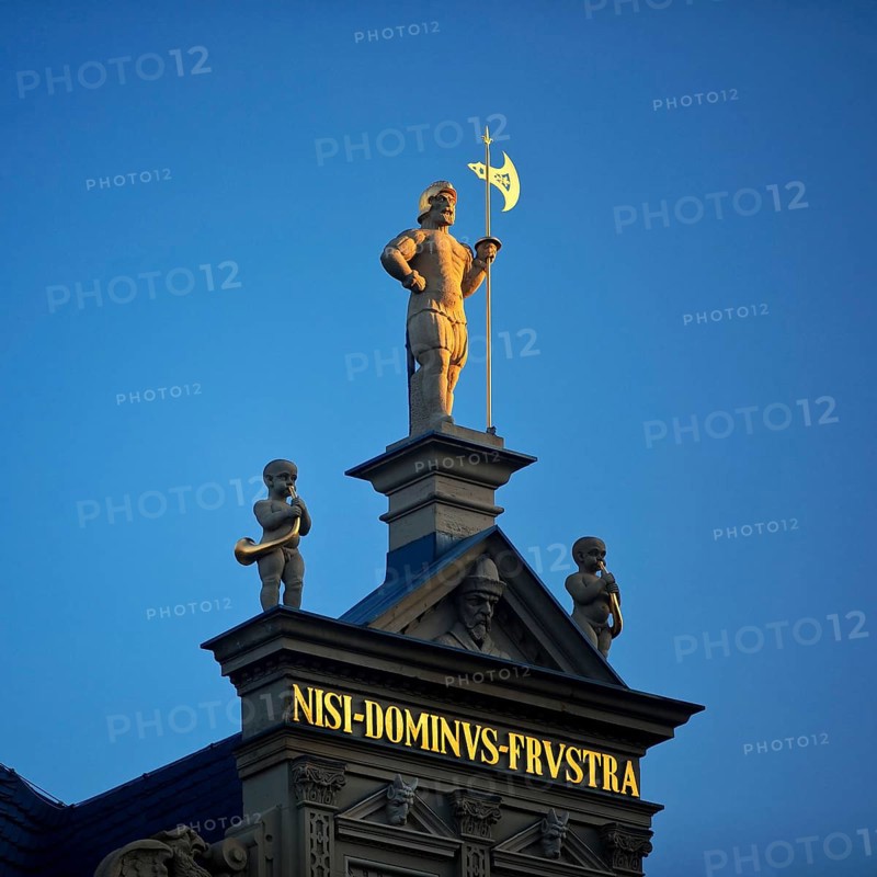 Statue of a national servant on the guildhall at the fish market, Erfurt, Thuringia, Germany, Europe