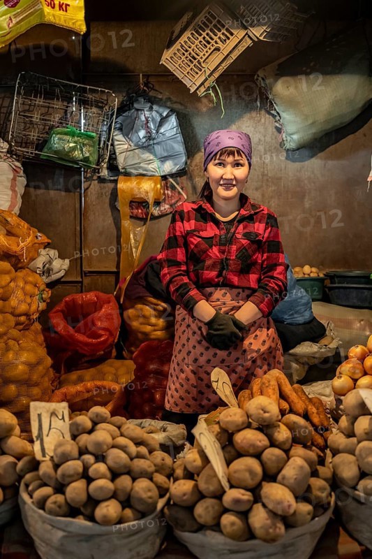 Vendor selling potatoes, stall, Osh Bazaar, Bishkek, Kyrgyzstan, Asia