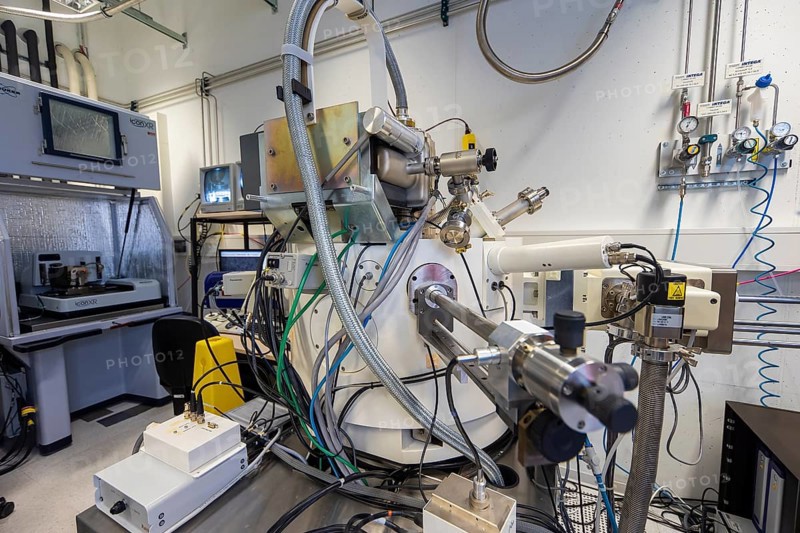 Press tour as part of SPIN2030, a campaign to highlight the diversity, excellence and attractiveness of Saxony as a centre of science, : Nanoelectronic Materials Laboratory (NaMLab) Test facility for measuring and analysing surface structures