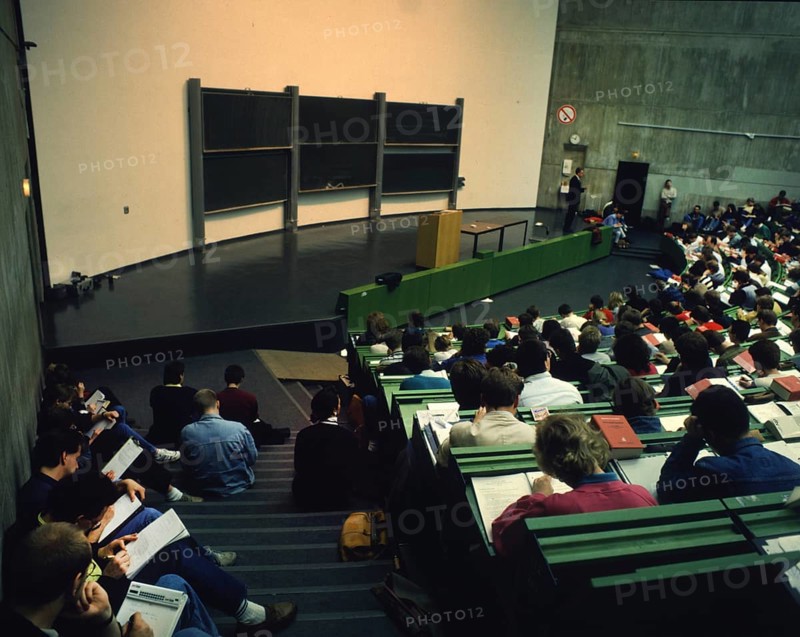 DEU, Germany: The historical slides from the times 80-90s events and people from politics, culture, working life, medicine etc. Bochum. Uni Bochum.full lecture hall 80s