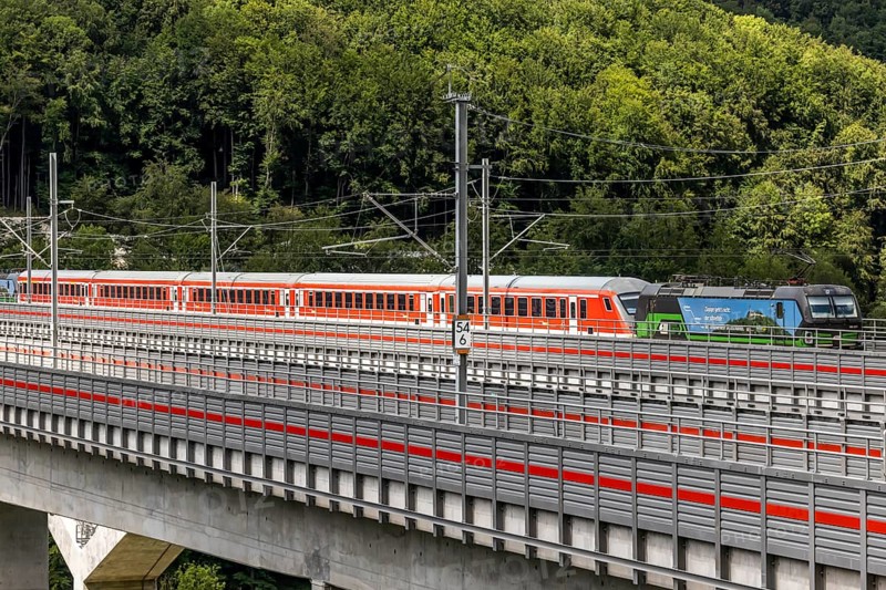 Deutsche Bahn regional express RE200 on the Filstal bridge, high-speed line Wendlingen (Stuttgart), Ulm. According to Deutsche Bahn, the bridge is the third highest railway bridge in Germany, Mühlhausen im Täle, Baden-Württemberg, Germany, Europe