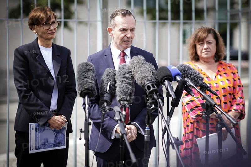(L-R) Bettina Stark-Watzinger, Bundesministerin fuer Forschung und Bildung, Volker Wissing, Bundesminister fuer Verkehr und Ditgitales, und Baerbel Kofler, Parlamentarische Staatssekretaerin im Bundesministerium fuer wirtschaftliche Zusammenarbeit und En