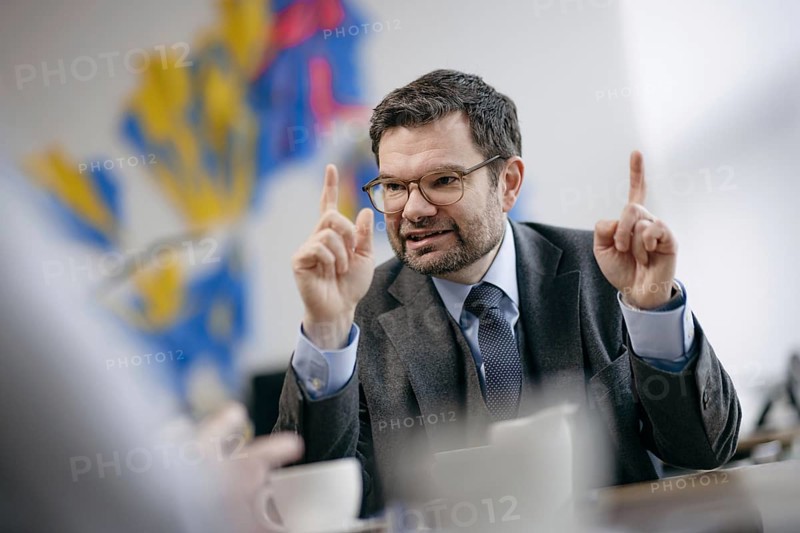 Marco Buschmann (FDP), Bundesminister der Justiz, aufgenommen im Rahmen eines Interview fue NBR in Berlin, 12.12.2023