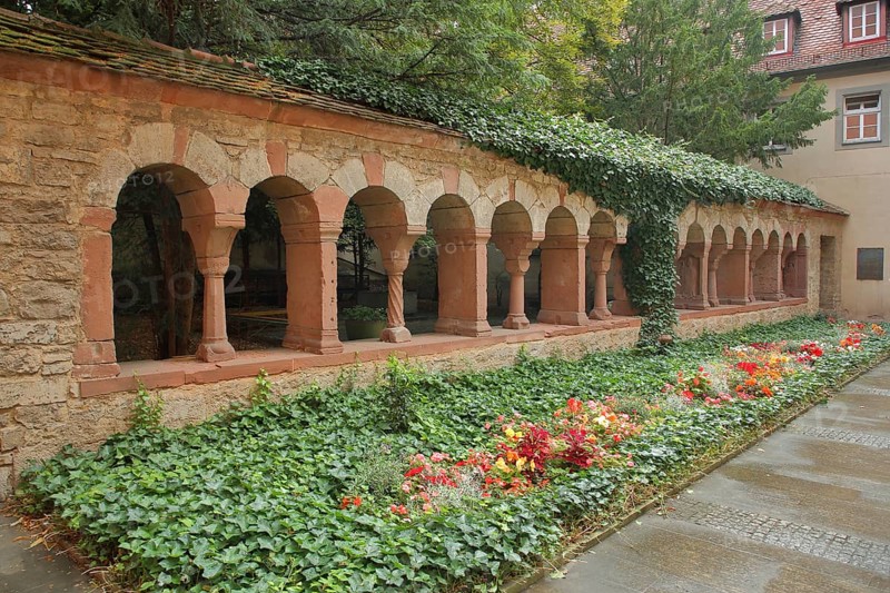 Cloister with archways in the Lusamgärtchen, Würzburg, Lower Franconia, Franconia, Bavaria, Germany, Europe
