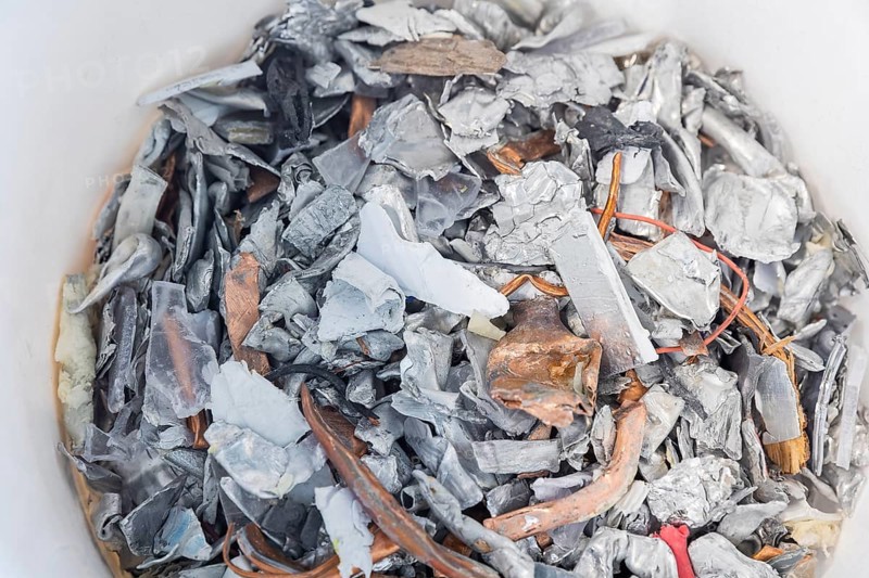 Press tour as part of SPIN2030, a campaign to highlight the diversity, excellence and attractiveness of Saxony as a centre of science, Helmholtz Institute Freiberg for Resource Technology (HIF), research facilities for the recovery of raw materials from electronic waste. S shredder extract from aluminium, copper and plastic