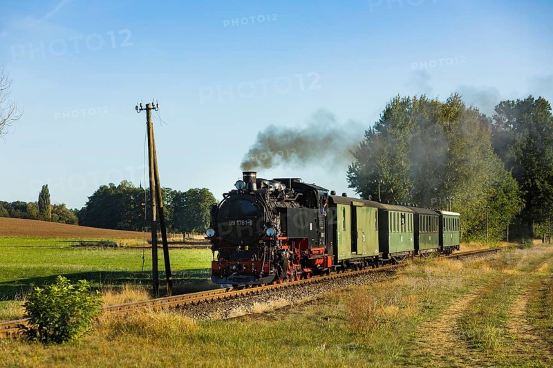 For the annual line birthday of the Lößnitzgrundbahn, many special trains from different eras of railway history run in September. The Traditionsbahn Radebeul runs with its train of the Royal Saxon State Railways, the SDG offers seats in the historic train of the German Reichsbahn and of course in the regularly running steam train.Locomotive 99 1761-8 Built in 1933