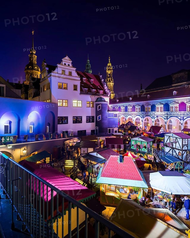 The nostalgic Christmas market in the stable yard of Dresden's Residence Palace also offers quiet and romantic moments in the Christmas hustle and bustle