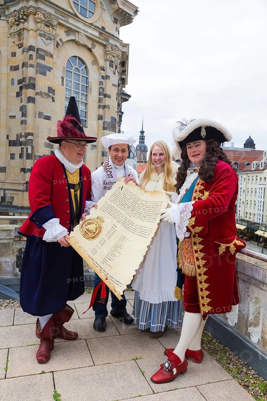 Handover of the giant tunnel decree