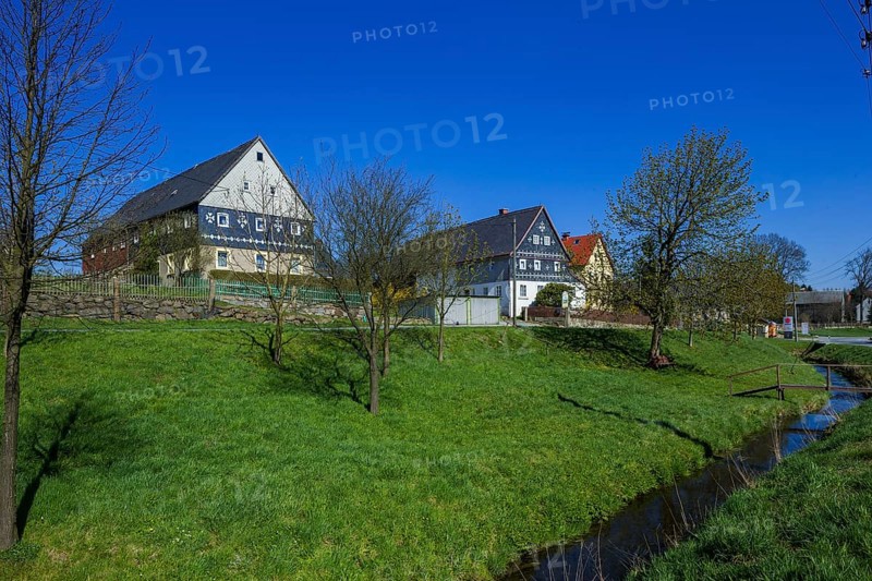 Niederottendorf is located between Berthelsdorf and Oberottendorf at the foot of the scenic Hohwald forest and the Valtenberg mountain