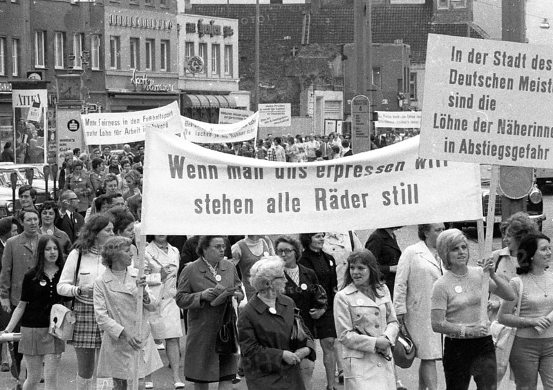 With sometimes original slogans, members and supporters of IG Textil und Bekleidung demonstrated for their interests in Moenchen-Gladbach on 15 June 1971