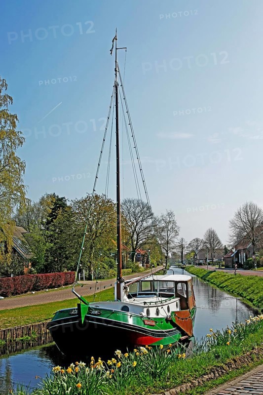 Flat-bottomed boat, Großefehn Canal, East Frisia, Germany, Europe