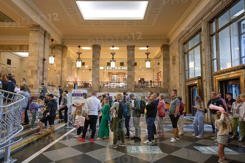 Visitors, queue of people in the foyer, Palace of Culture, Palac Kultury i Nauki, Warsaw, Mazowieckie Voivodeship, Poland, Europe