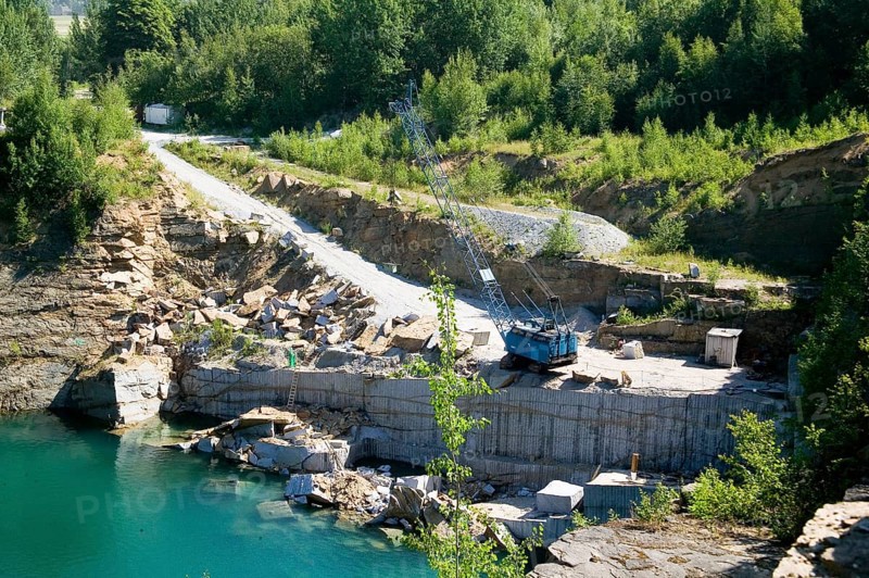 Demitz-Thumitz large quarry. The crushed granite is used to produce block steps, floor coverings, cover slabs, window sills, solid work, paving and columns. Due to its good physical properties and its decorative effect, Lusatian granite has long been used in interior and exterior architecture