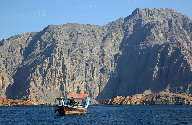 Dhow in the bays of Musandam, Shimm Strait, in the Omani enclave of Musandam, Oman, Asia