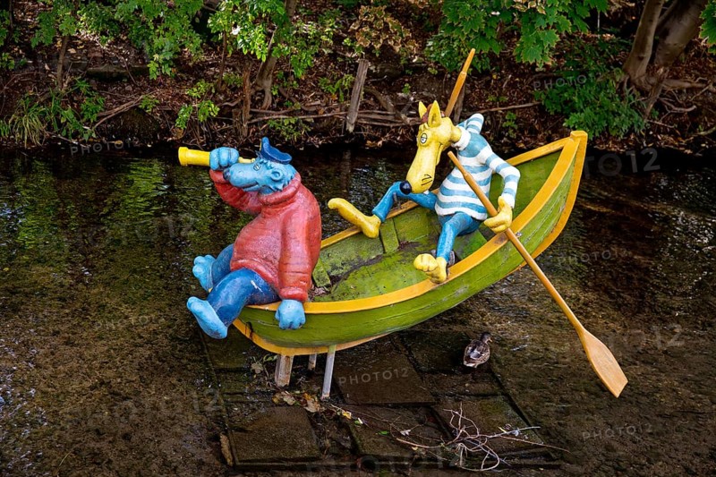 Figure of Käpt'n Blaubär and Hein Blöd on the river Gera, Erfurt, home of the children's channel KIKA, Thuringia, Germany, Europe