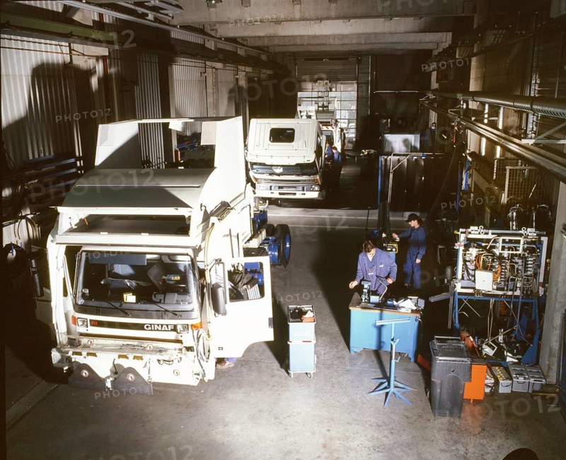DEU, Germany: The historical slides from the times 80-90s, Iserlohn. Prod. refuse collection vehicles. 80s