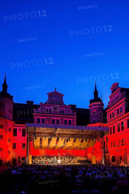 Dresden Music Festival in the large courtyard of the Dresden Residence Palace, Feuersnot, by Richard Strauß With the Dresden Festival Orchestra and choir and soloists of the Semper Opera, a musically and atmospherically entrancing experience in the open air