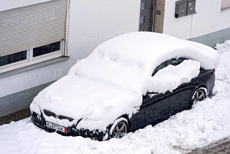 Car, car, snowed in on car park in front of house, fresh snow, heavy snowfall, masses of snow, snow chaos, onset of winter, Marzling, Freising, Upper Bavaria, Bavaria, Germany, Europe
