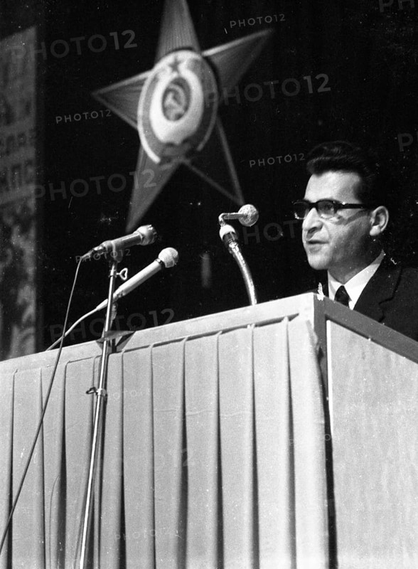 DEU, Germany, Düsseldorf: The communists' move from their exile in the GDR in 1969 was not without problems. Made possible by the Willy Brandt government's policy of détente, the leadership of the KPD came to Bonn in 1969 to found a new party. Legally, the KPD became the DKP. Ruhr area. Rote Nelken -Kulturveramst. DKP) ca. 1969, Europe
