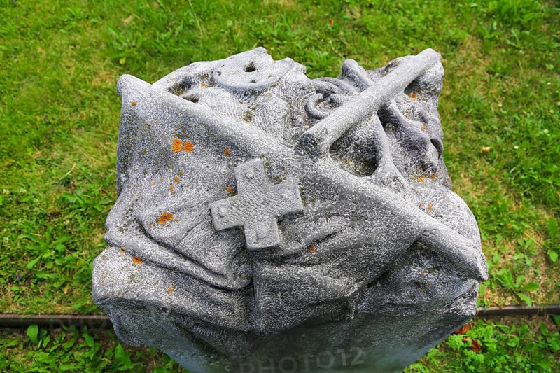 The Swedish grave, former mass grave of 300 Swedish cavalry soldiers, memorial, memorial stone, burial ground, place of worship, monument, replica of bones, stone sculpture, sculpture, Swedish cross, Mühlheim an der Donau, Baden-Württemberg, Germany, Europe