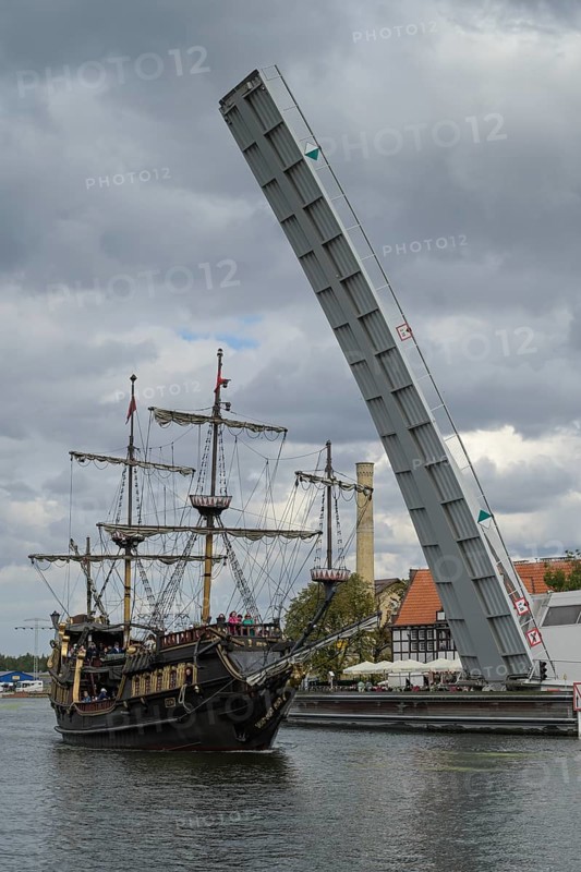 Replica pirate ship excursion boat Lew on the Motlawa, bascule bridge, Gdansk, Pomeranian Voivodeship, Poland, Europe