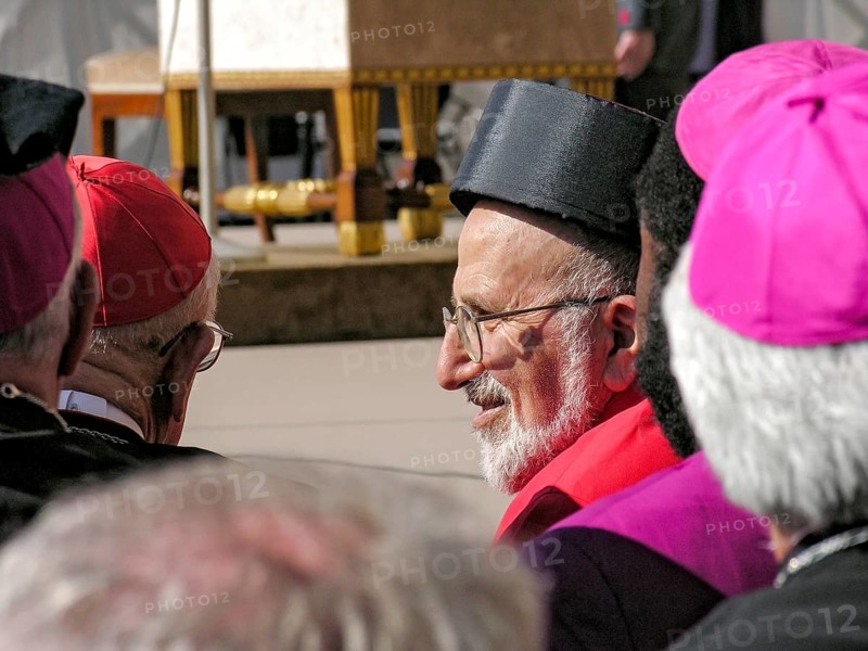 Cardinals in conversation, first papal audience, Pope Benedict XVI, Ratzinger, 27. 04. 2005, Piazza San Pietro, St. Peter's Square, Vatican, Rome, Lazio, Italy, Europe