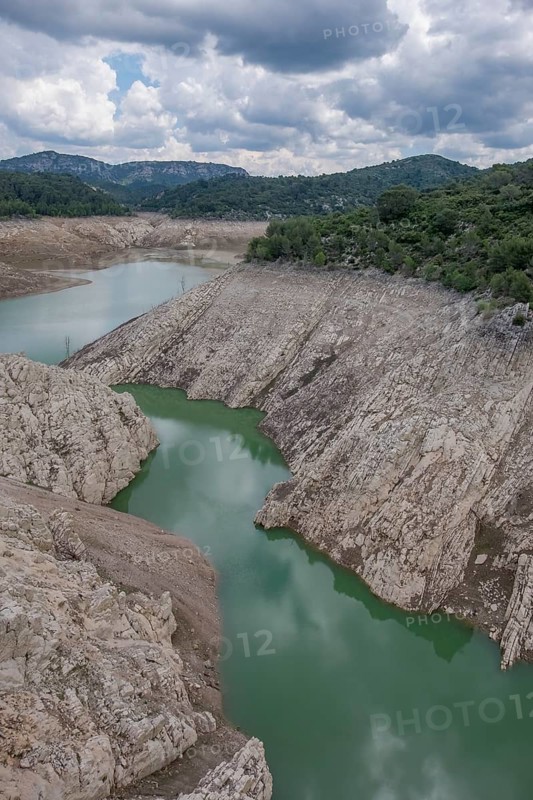 Barrage de Bimont reservoir with lowered water level, Beaurecueil, Provence-Alpes-Côte dAzur, France, Europe