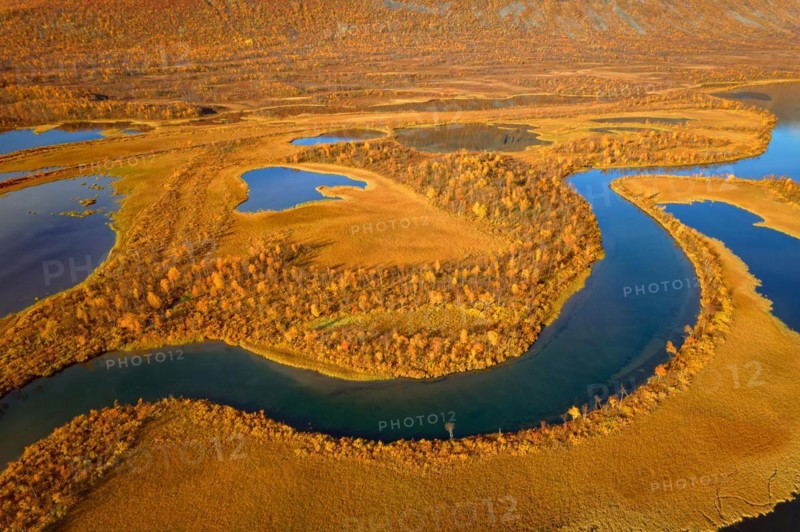 Drone shot, view of the valley Vistasvagge with the meandering river Vistasjakka and countless small lakes, birch forests, autumn, intense colouring, Nikkaluokta, Kiruna, Gällivare, Norrbottens län, Lapland, Northern Sweden, Sweden, Europe
