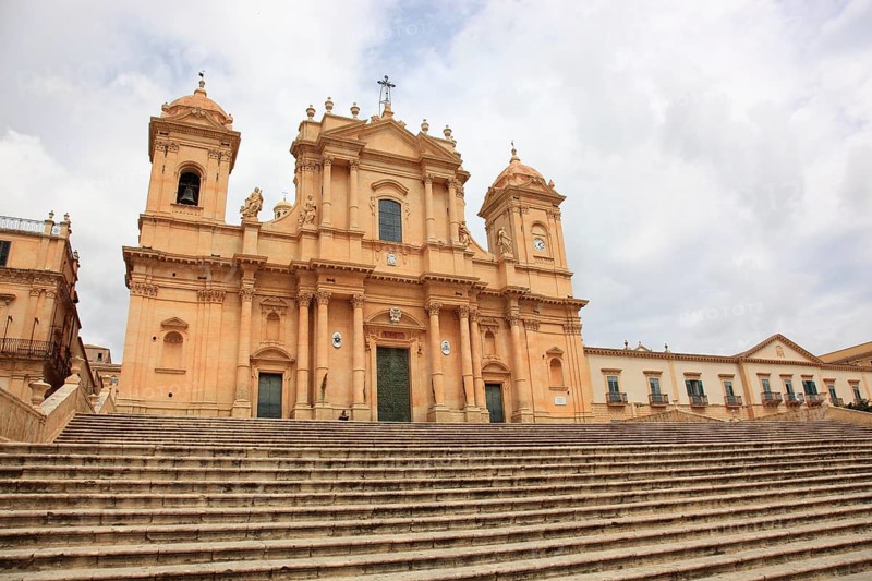 Old town of the late Baroque city of Noto in the Val di Noto, the Cathedral of San Nicolo, Syracuse Province, UNESCO World Heritage Site, Sicily, Italy, Europe