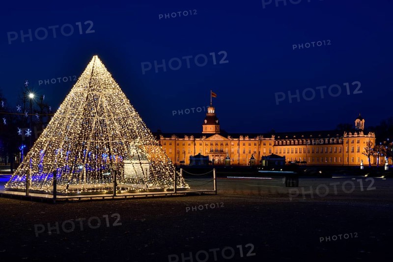 Christmas illuminated pyramid, blue hour, Karlsruhe Castle, Karlsruhe, Baden-Württemberg, Germany, Europe